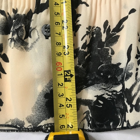 Women's Pleated Black and Beige Polyester Floral Blouse Large - Picture 9 of 12